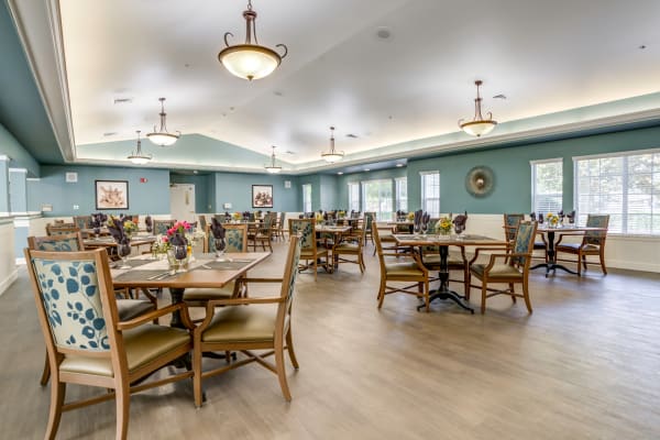 Spacious dining room at Westmont of Fresno in California
