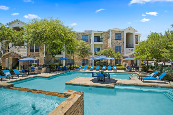 Beautiful swimming pool at Stoneybrook Apartments & Townhomes in San Antonio, Texas