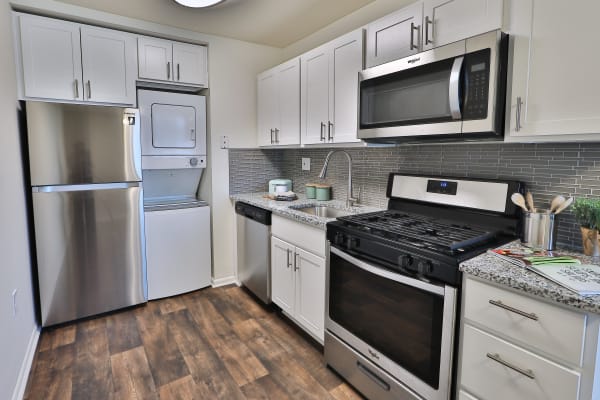 Eagle's Crest Apartments offers a beautiful kitchen in Harrisburg, Pennsylvania