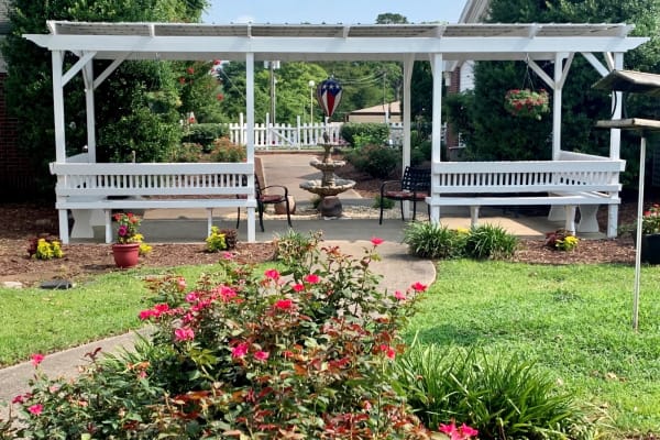 Courtyard at The Stilley House Senior Living in Benton, Kentucky