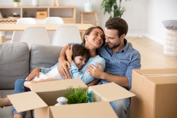 A happy family packs their belongings to Advantage Self Storage