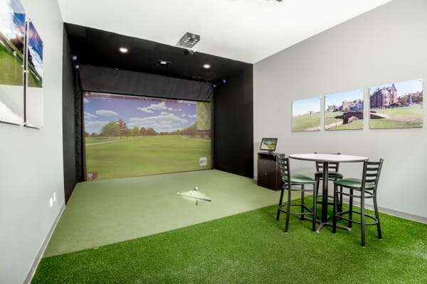 Virtual golf at Estates of Richardson in Richardson, Texas