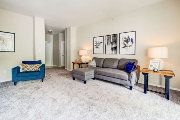 Take a virtual tour of a one bedroom apartment at Highlands of Montour Run in Coraopolis, Pennsylvania