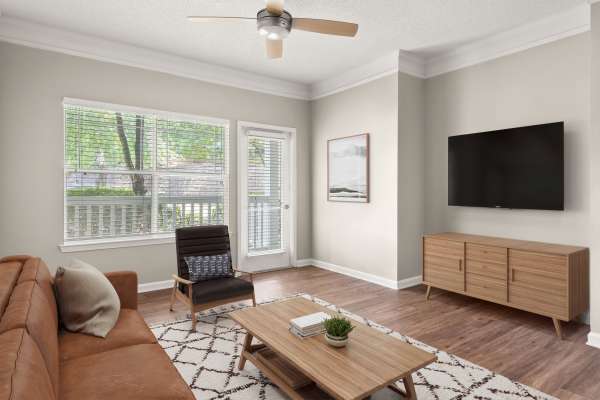 Light and spacious living room interior at Chattahoochee Ridge in Atlanta, Georgia