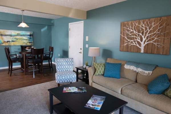 Resident clubhouse bar area at Victoria Pointe Apartments in Jackson, Michigan