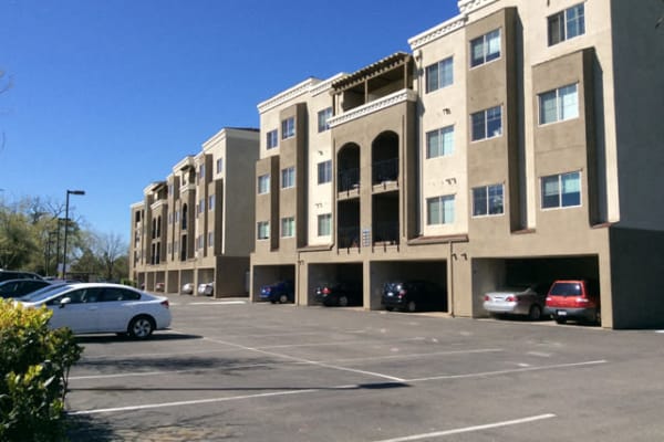 Exterior building at DaVinci Apartments in Davis, California