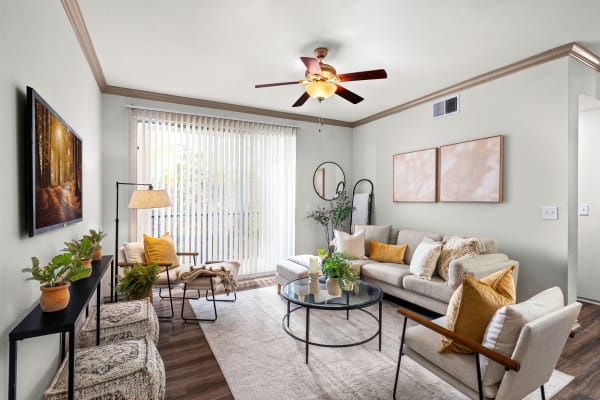 The luxurious living room with ceiling fan at Mira Vista at La Cantera