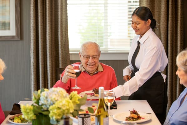 Residents eating at Clearwater at The Heights in Houston, Texas