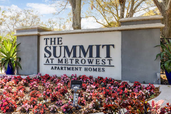 Signage of apartment at The Summit At Metrowest in Orlando, Florida