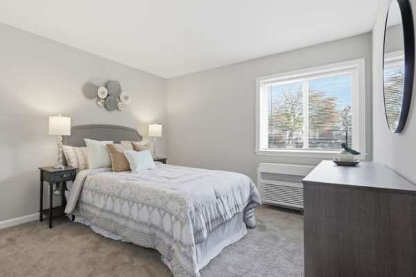 1 Bedroom Open Floor Plan Modern