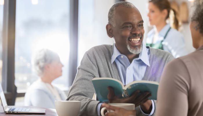 Resident reading as a group at Estoria Cooperatives community