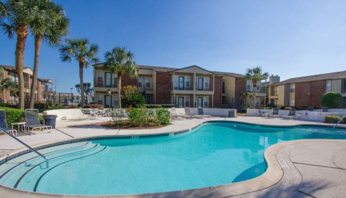 Swimming pool at The Flats at Veranda Ridge in Texas City, Texas