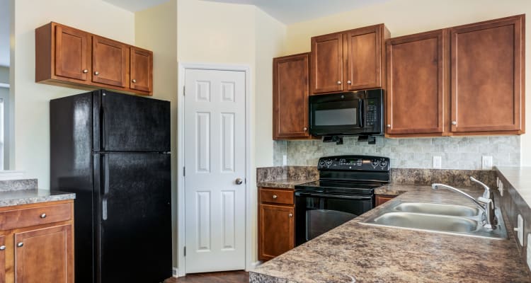 Modern appliances at Emerald Pointe Townhomes in Harrisburg, Pennsylvania