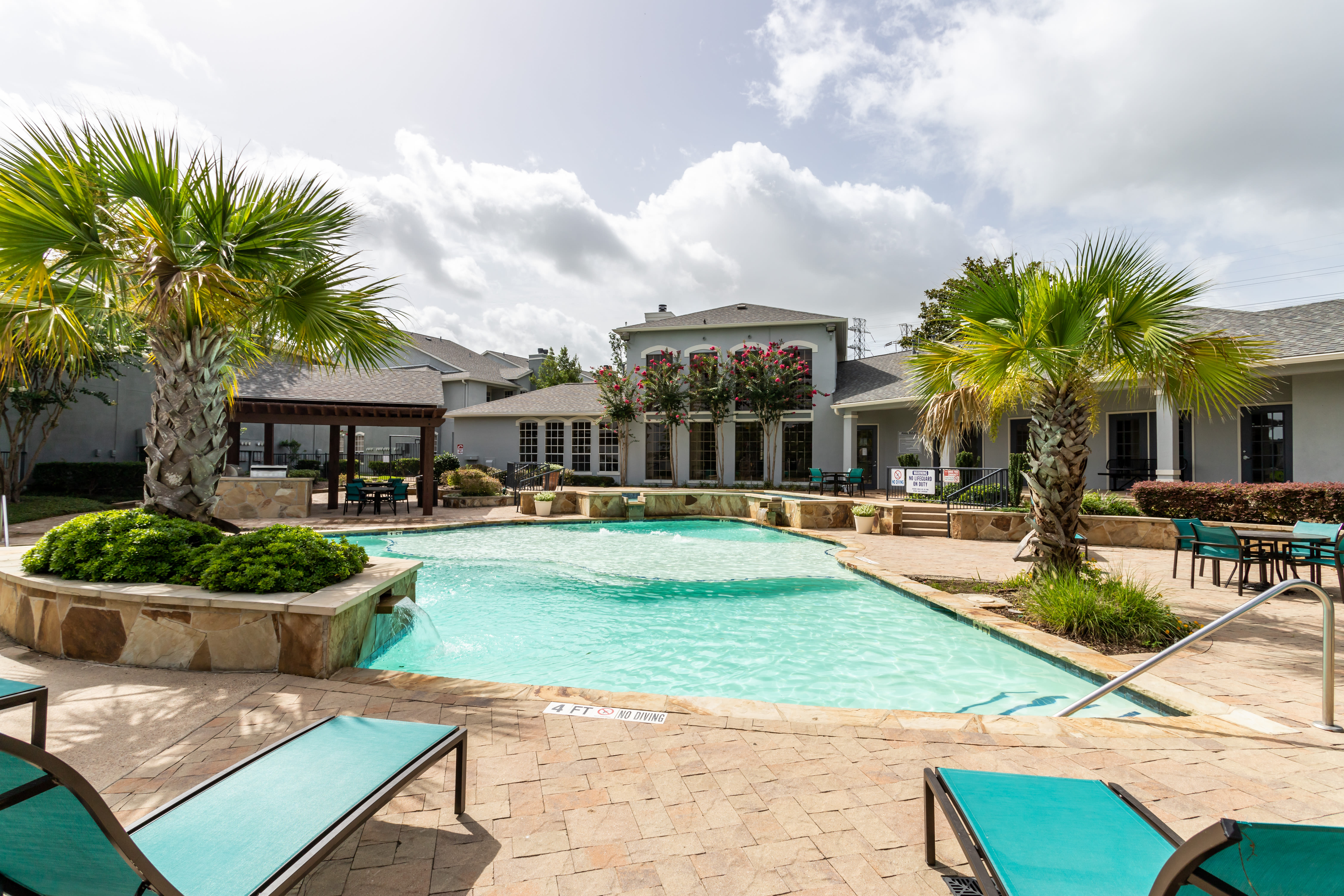Swimming Pool at Signature Point Apartments in League City