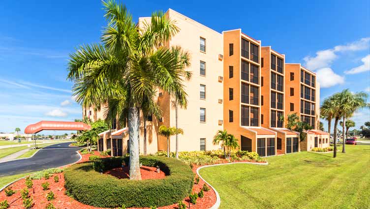 Senior living at Royal Palm Senior Living in Port Charlotte, Florida