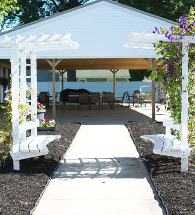 Covered outdoor seating at Clearview Lantern Suites in Warren, Ohio