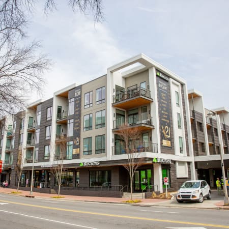 Riverside Nashville Apartments near Vanderbilt & Downtown