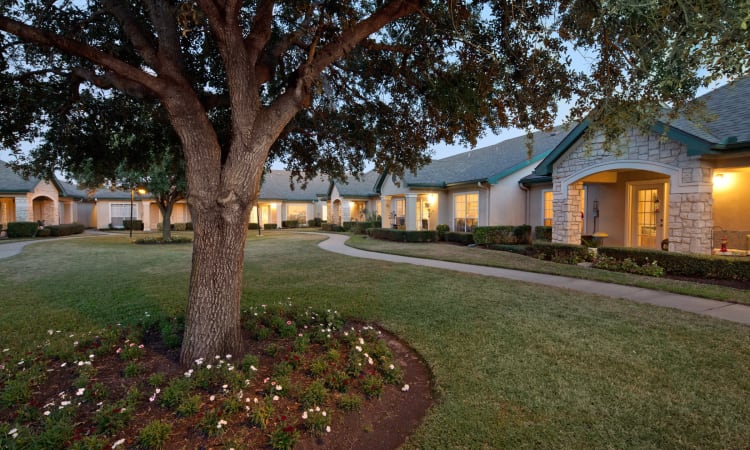 Carriage Inn Lake Jackson is a senior living and assisted living community with beautifully kept grounds  in Lake Jackson, Texas