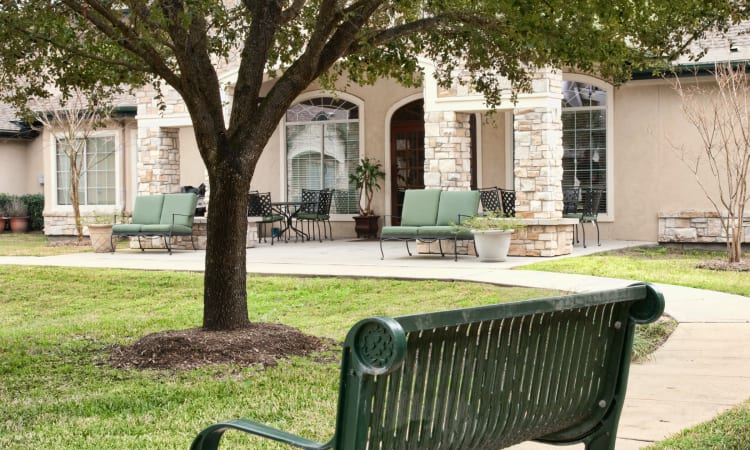 Well manicured courtyard at Autumn Grove Cottage at Blanco in San Antonio, Texas
