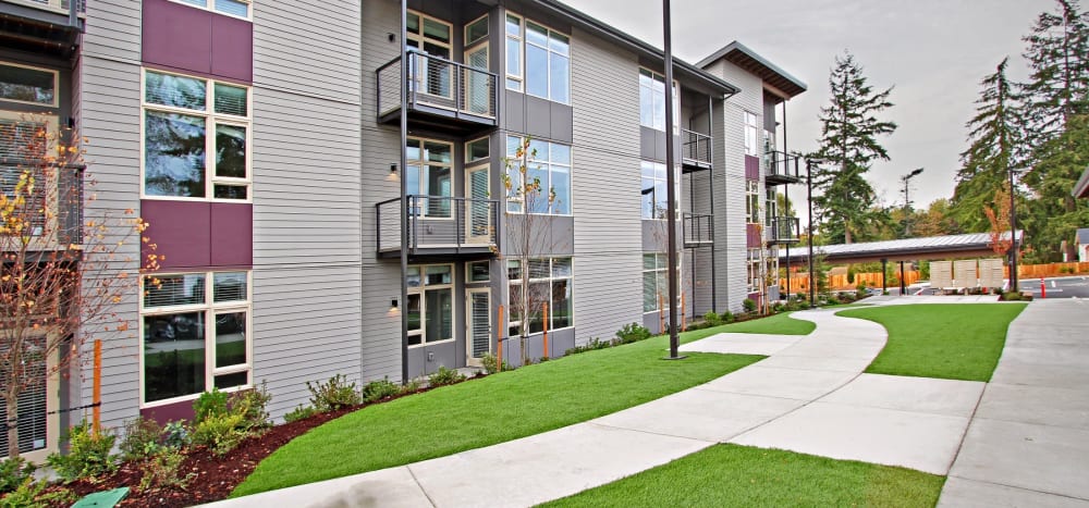 Exterior and courtyard at Motif Apartments in Lynnwood, Washington