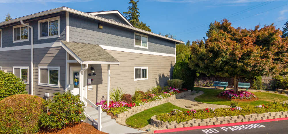 Exterior of Heights at Sheridan in Bremerton, Washington