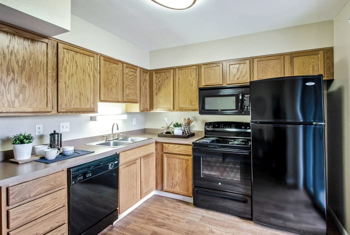 Broadmoor Ridge Apartment Homes kitchen