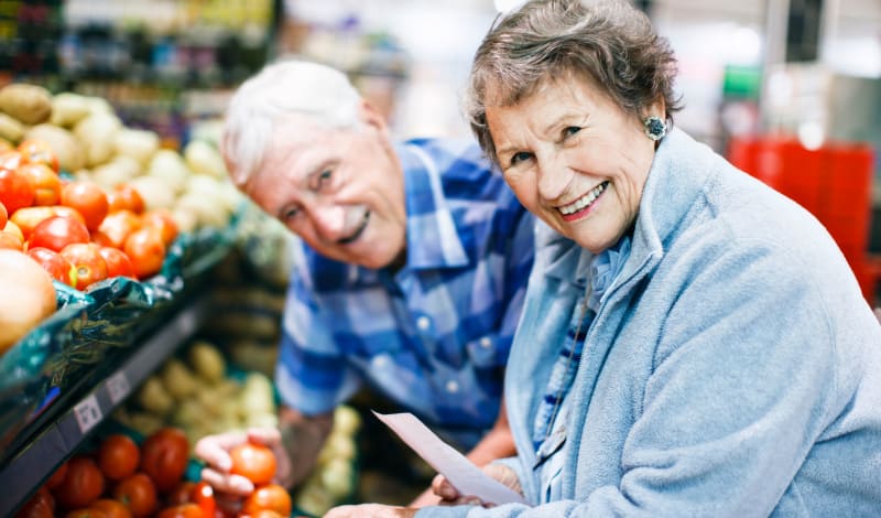 Couple shopping in St. Cloud, Minnesota near Talamore Senior Living