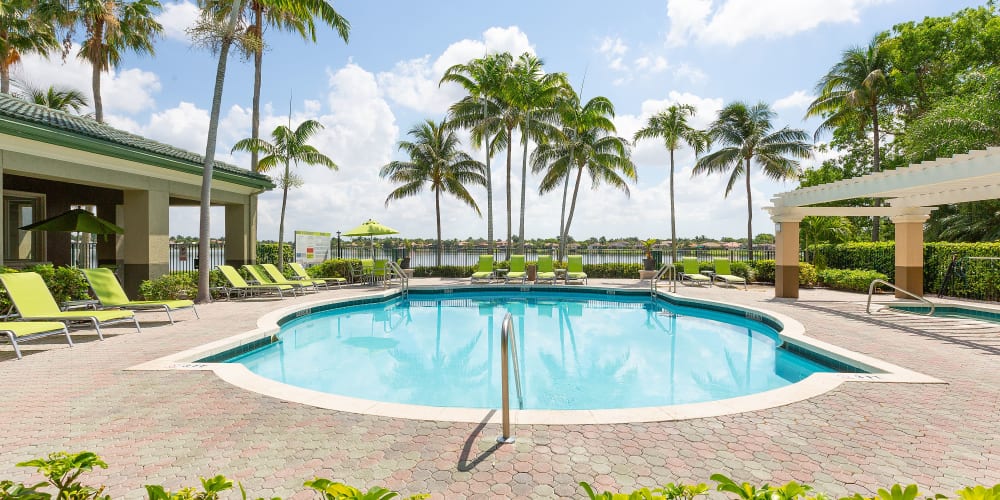 Sparkling lakeside pool at Club Lake Pointe Apartments in Coral Springs, Florida