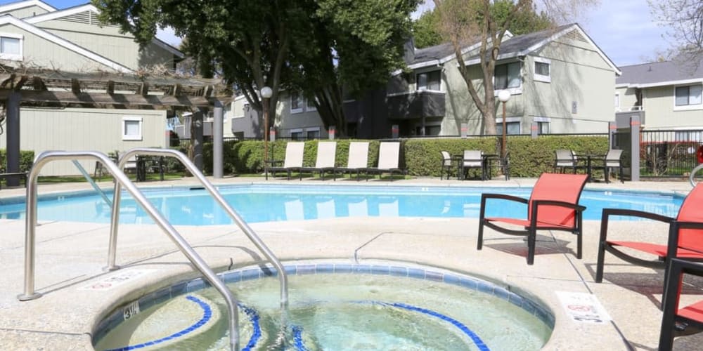 Swimming pool & spa at Ellington Apartments in Davis, California