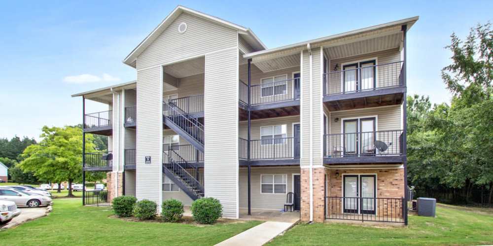Apartment building exterior at White Oak Estates in Jackson, Mississippi