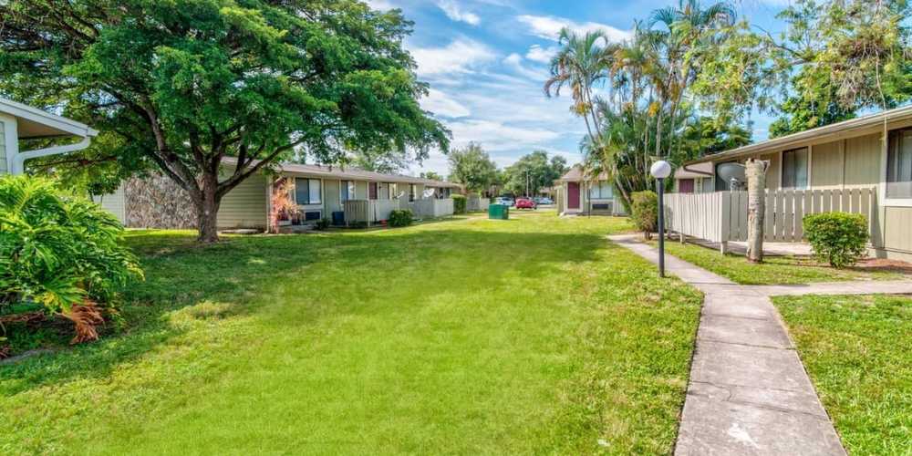 Modern Apartments at Oakland Hills in Margate, Florida
