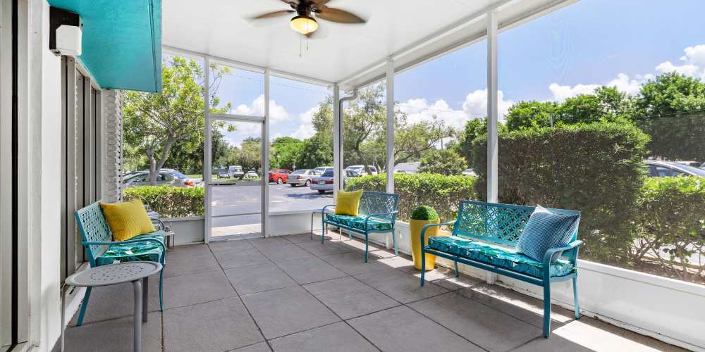 Screened in patio with seating at Bay Pointe Tower in South Pasadena, Florida