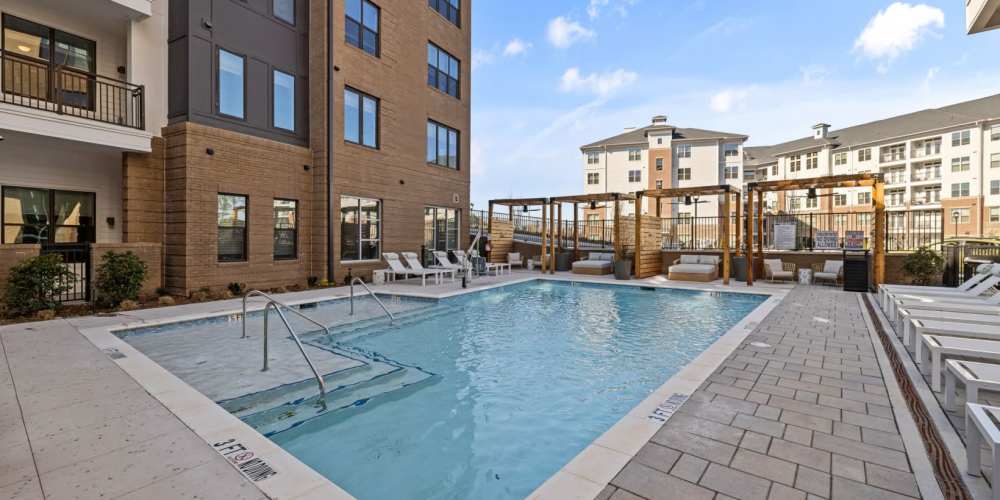 Swimming pool Valleydale Apartments in Salem, Virginia