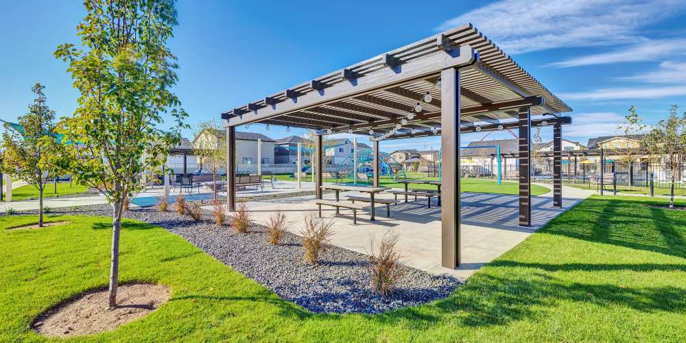 Exterior lounge space at BB Living at The Oaks in Meridian, Idaho