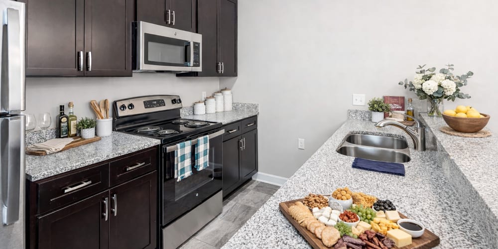 Modern kitchen with granite at Seasons at Bennett's Creek in Gastonia, North Carolina