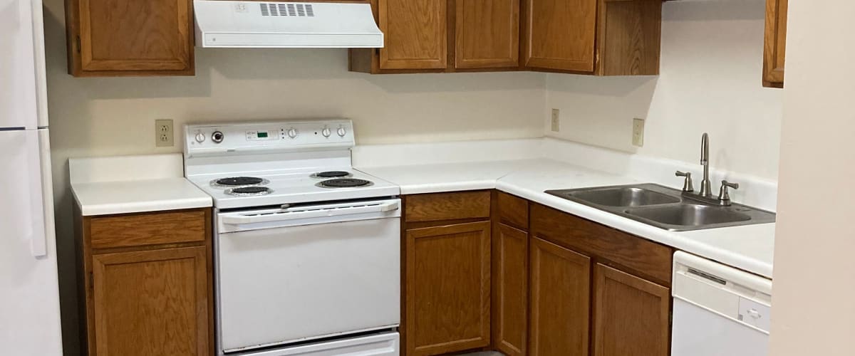 A kitchen with white appliances at Cranberry Pointe in Cranberry Township, Pennsylvania