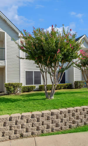 Exterior of the apartments at Lakeview in Fort Worth, Texas