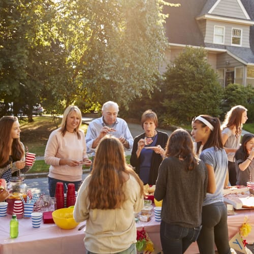 a gathering for a meal at Bellevue in Washington, District of Columbia