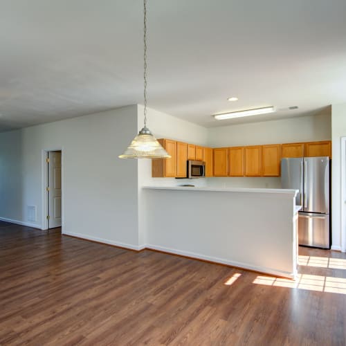 a bright dining and kitchen area at Masters Hill Historic Officer in Quantico, Virginia