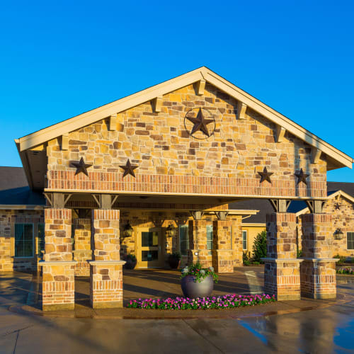 Main entrance to Saddlebrook Oxford Memory Care in Frisco, Texas