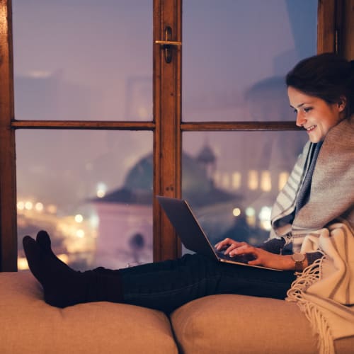 a resident cozied up with her laptop at Longshaw Road in Annapolis, Maryland