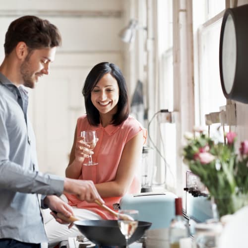 residents cooking at home at Davis Hill in Joint Base Lewis McChord, Washington