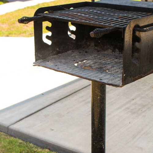 a bbq area at Terrace View Villas in San Diego, California