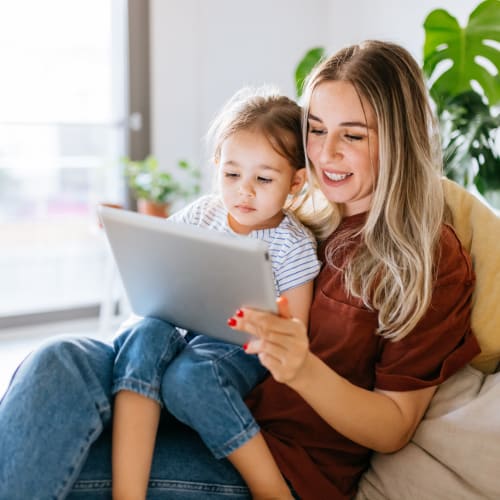 Resident reading to her daughter from a tablet at Chatham on Main in Chatham, New Jersey