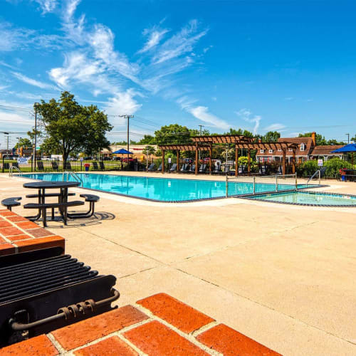 Swimming pool at Pointe at River City, Richmond, Virginia