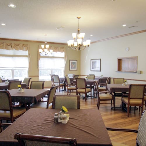 Dining room at Oxford Springs Tulsa Assisted Living in Tulsa, Oklahoma