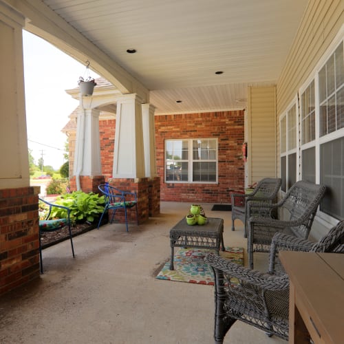 Patio seating outside at Oxford Springs Tulsa Memory Care in Tulsa, Oklahoma