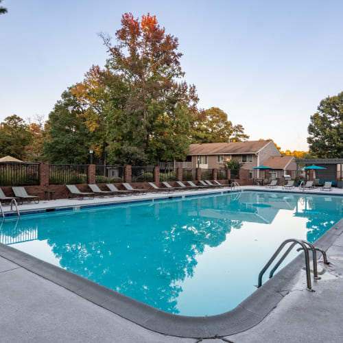 The resort-style swimming pool at The Point at Beaufont in Richmond, Virginia