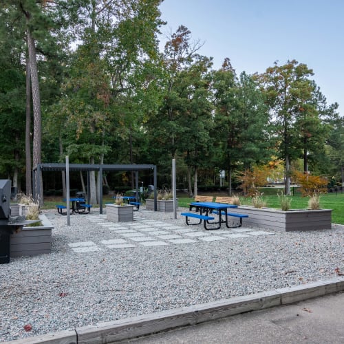 An outdoor grilling station for residents at The Point at Beaufont in Richmond, Virginia