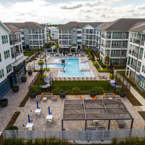 Building with pool at Evergreen 9 Mile in Pensacola, Florida